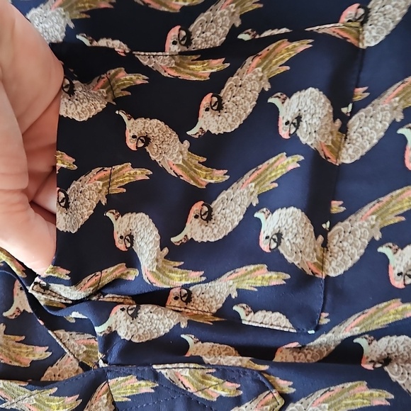 Navy and White Button Up Top, 3/4 Sleeves, Parrot Design, Sz M - Picture 7 of 11